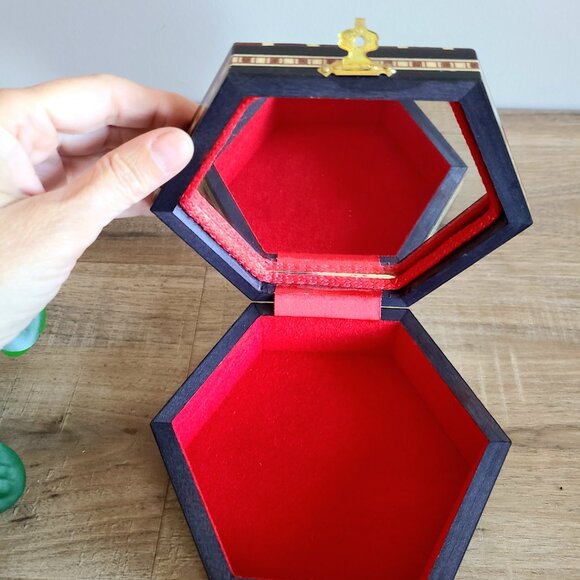 Laguna Spanish mosaic Marquetry wooden inlaid hexagon jewelry box with mirror. - Picture 5 of 7